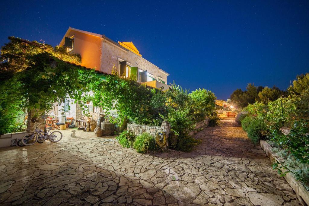 Apartments Dalmatinska Kuća Milna  Exteriör bild